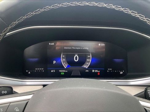 Used 2025 Volkswagen Taos SE FWD image 16