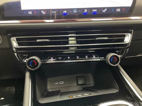 New 2026 Chevrolet Traverse Z71 w/ Enhanced Driving Package image 6