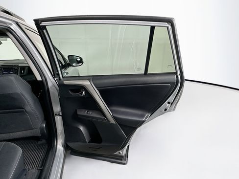 Used 2018 Toyota RAV4 XLE image 29