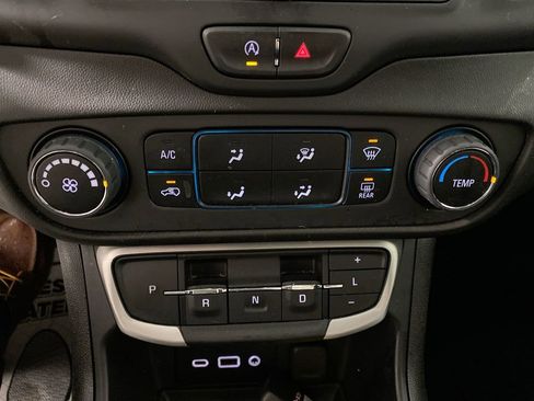 Used 2023 GMC Terrain SLE image 18