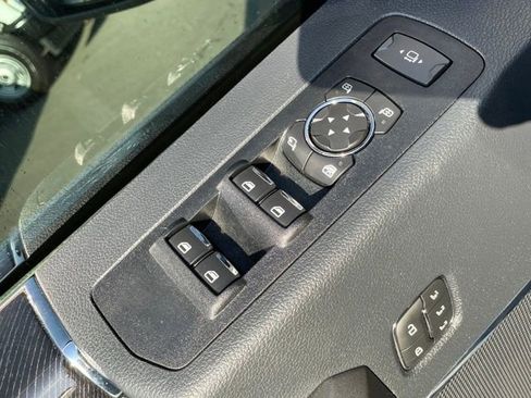 Used 2022 Ford F250 Platinum w/ FX4 Off-Road Package image 11