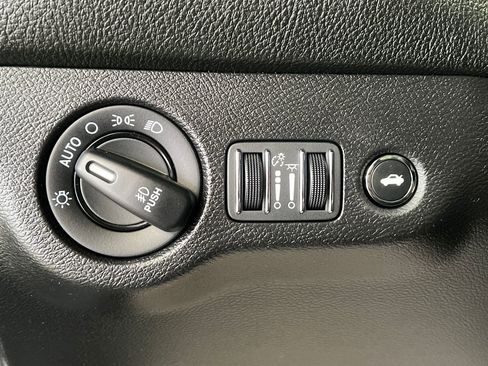 Used 2017 Dodge Challenger R/T Scat Pack RWD image 31
