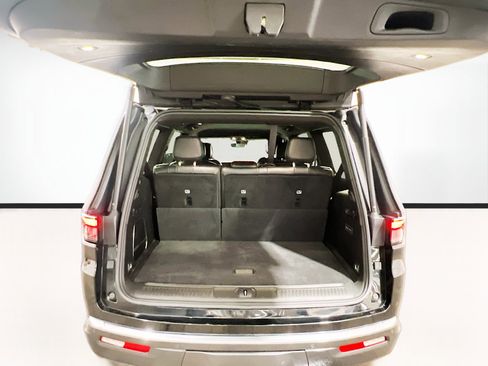 Used 2022 Jeep Wagoneer Series II w/ Flexible Seating Group image 20