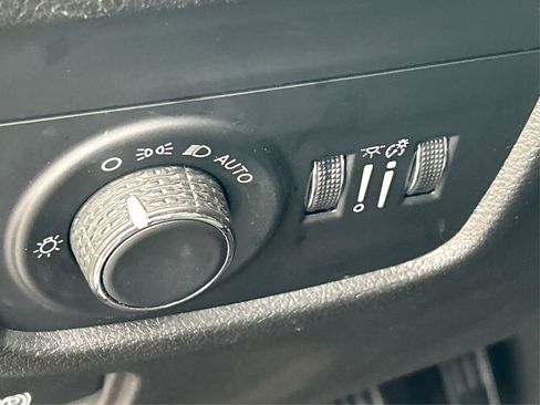 Certified 2023 Jeep Grand Cherokee L Laredo image 40