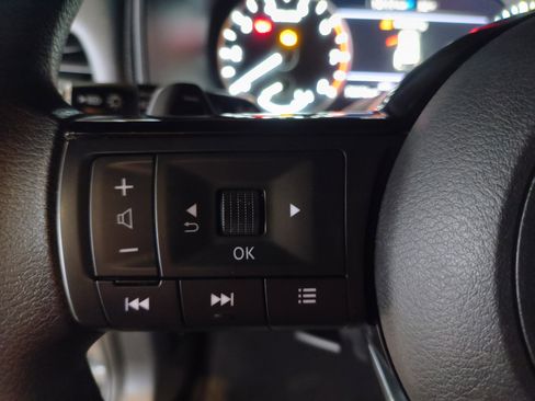 Used 2021 Nissan Rogue SV image 14