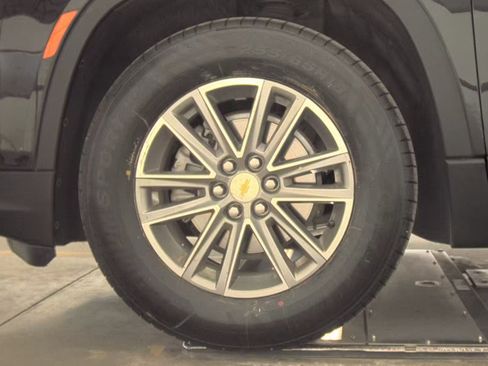 Used 2023 Chevrolet Traverse LT image 10