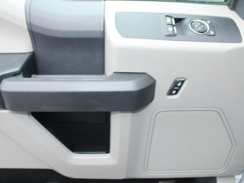 Used 2022 Ford F250 XL w/ Power Equipment Group image 9