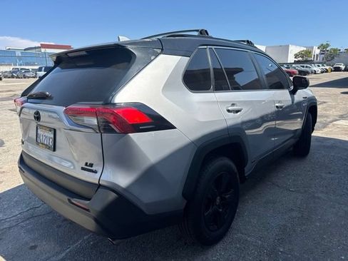 Used 2020 Toyota RAV4 LE w/ Carpet Mat Package AWD/4WD image 5