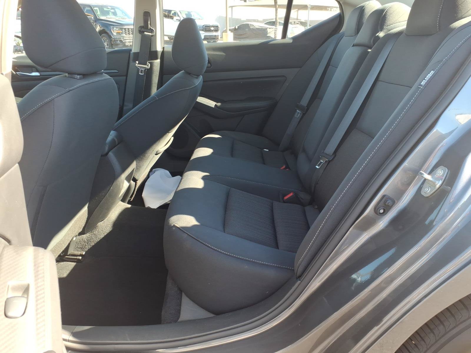Used 2025 Nissan Altima 2.5 SV FWD image 16