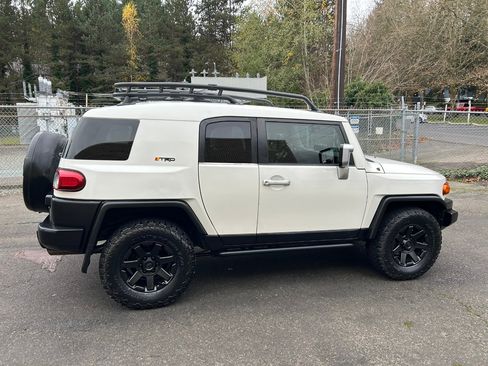 Used 2014 Toyota FJ Cruiser 4WD w/ Upgrade Package image 4