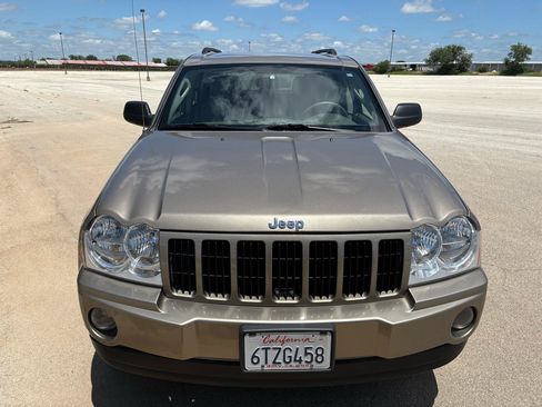 Used 2006 Jeep Grand Cherokee Laredo AWD/4WD image 4