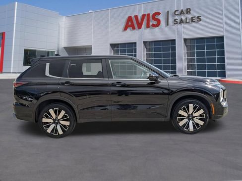 Used 2025 Mitsubishi Outlander SE FWD image 5
