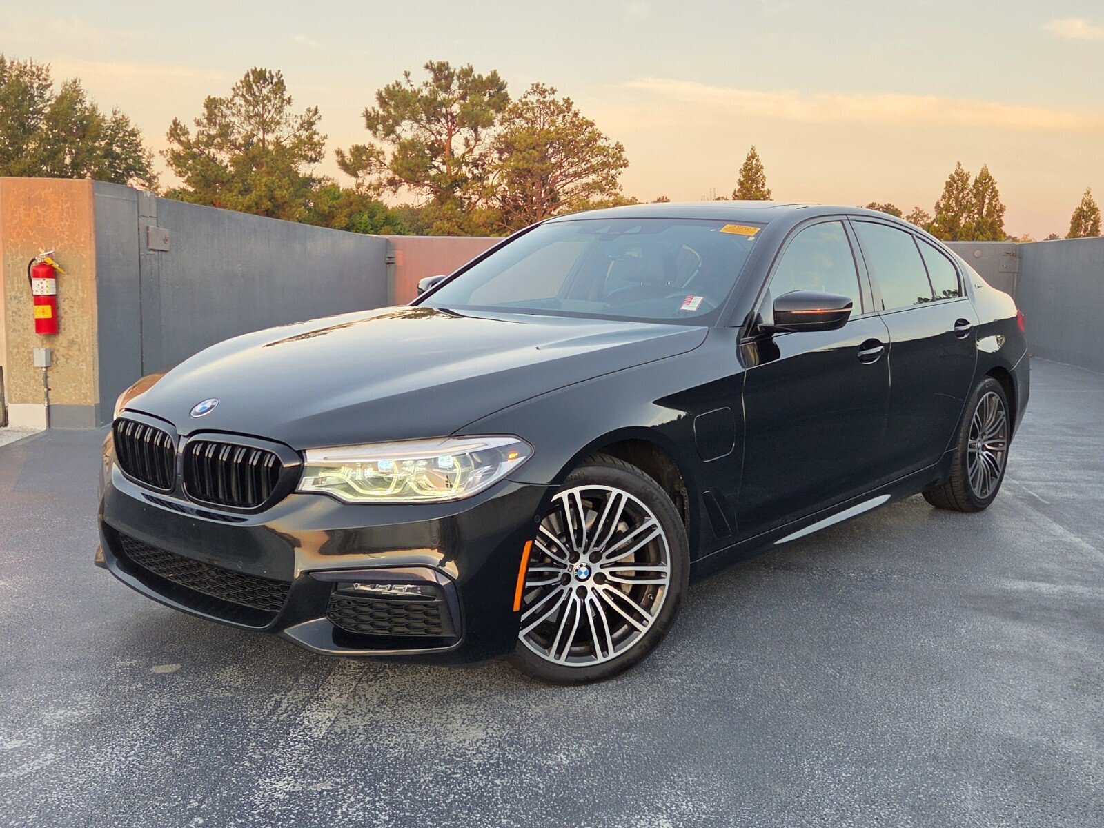 Used 2019 BMW 530e xDrive w/ M Sport Package AWD/4WD image 1