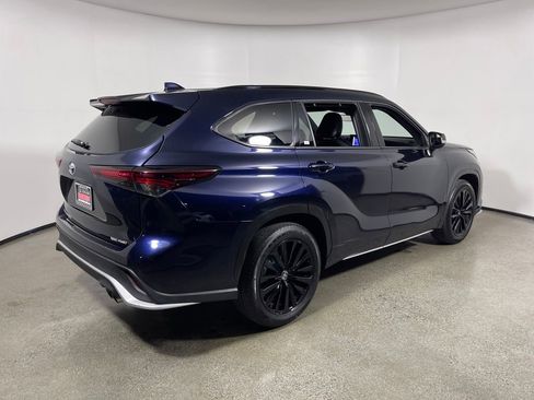 Certified 2025 Toyota Highlander XSE image 3