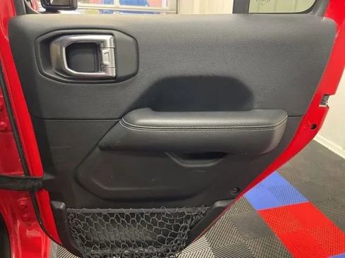 Used 2018 Jeep Wrangler Unlimited Rubicon w/ Dual Top Group AWD/4WD image 7