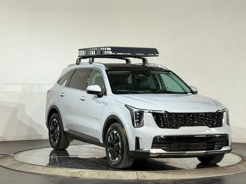 Used 2024 Kia Sorento S w/ Panoramic Sunroof Package image 2
