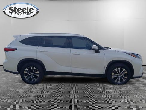 Used 2021 Toyota Highlander XLE FWD image 4
