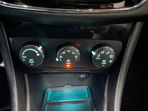 Used 2014 Chrysler 200 Touring image 18