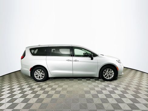 Certified 2024 Chrysler Pacifica Touring-L image 13