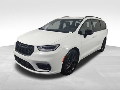 Used 2025 Chrysler Pacifica Limited