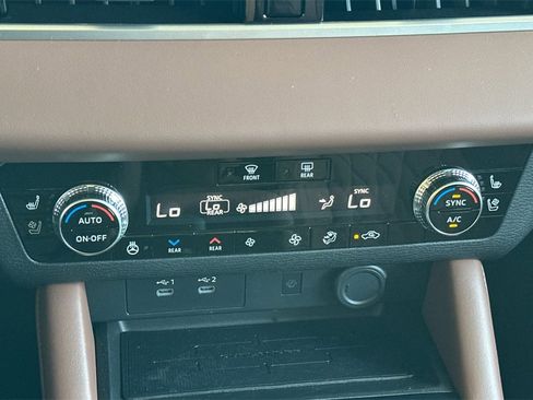 New 2025 Mitsubishi Outlander SEL image 21