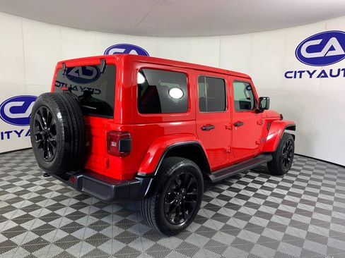 Used 2025 Jeep Wrangler Unlimited Sahara AWD/4WD image 3