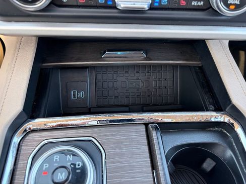 Used 2024 Ford Expedition Limited image 23