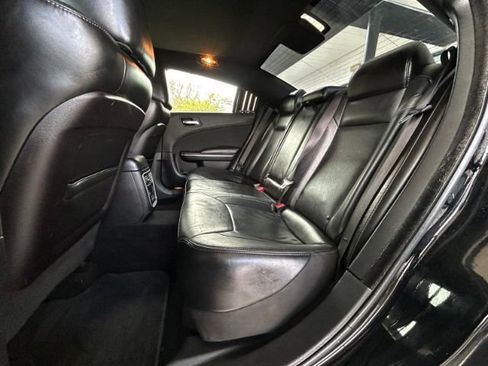 Used 2019 Dodge Charger SXT w/ Leather Interior Group image 7