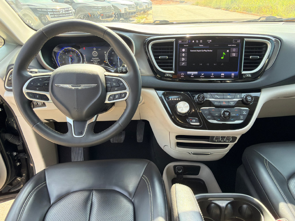 Used 2023 Chrysler Pacifica Touring-L FWD image 20