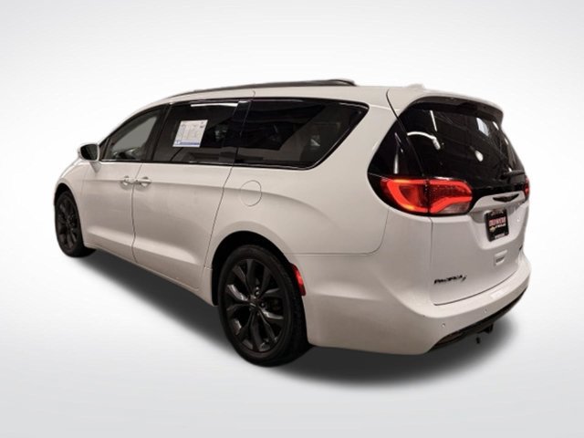 Used 2019 Chrysler Pacifica Limited w/ S Appearance Package FWD image 4