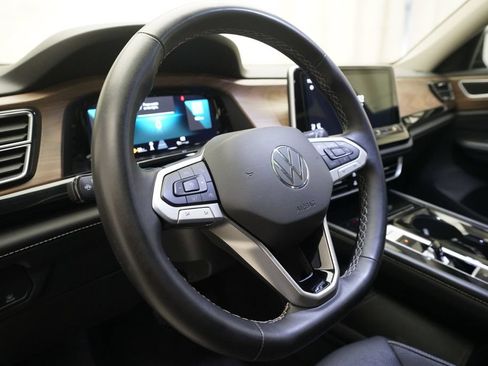Used 2024 Volkswagen Atlas SE AWD/4WD image 8