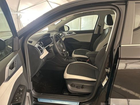 New 2026 Volkswagen Taos SE FWD image 10