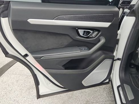 Used 2020 Lamborghini Urus AWD/4WD image 41