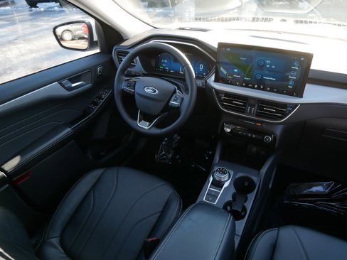 Used 2025 Ford Escape SE w/ PHEV Premium Package image 9