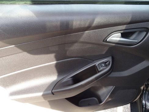 Used 2014 Ford Focus SE w/ SE Winter Package FWD image 26