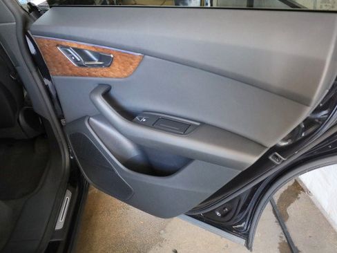 Used 2019 Audi Q8 Premium Plus w/ Premium Plus AWD/4WD image 35
