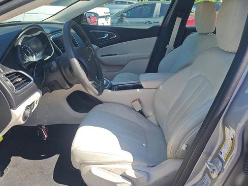 Used 2016 Chrysler 200 Limited FWD image 11