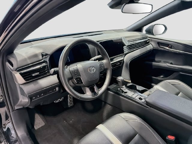 Used 2025 Toyota Camry SE FWD image 8