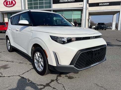 Used 2025 Kia Soul LX image 8