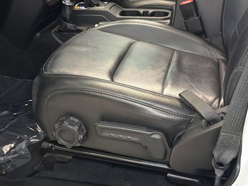 Used 2020 Jeep Wrangler Unlimited Sahara AWD/4WD image 19