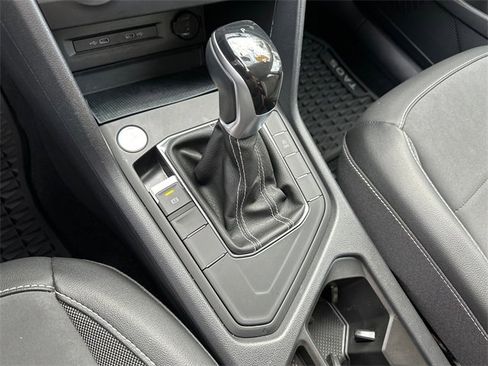 Certified 2022 Volkswagen Taos SE image 33