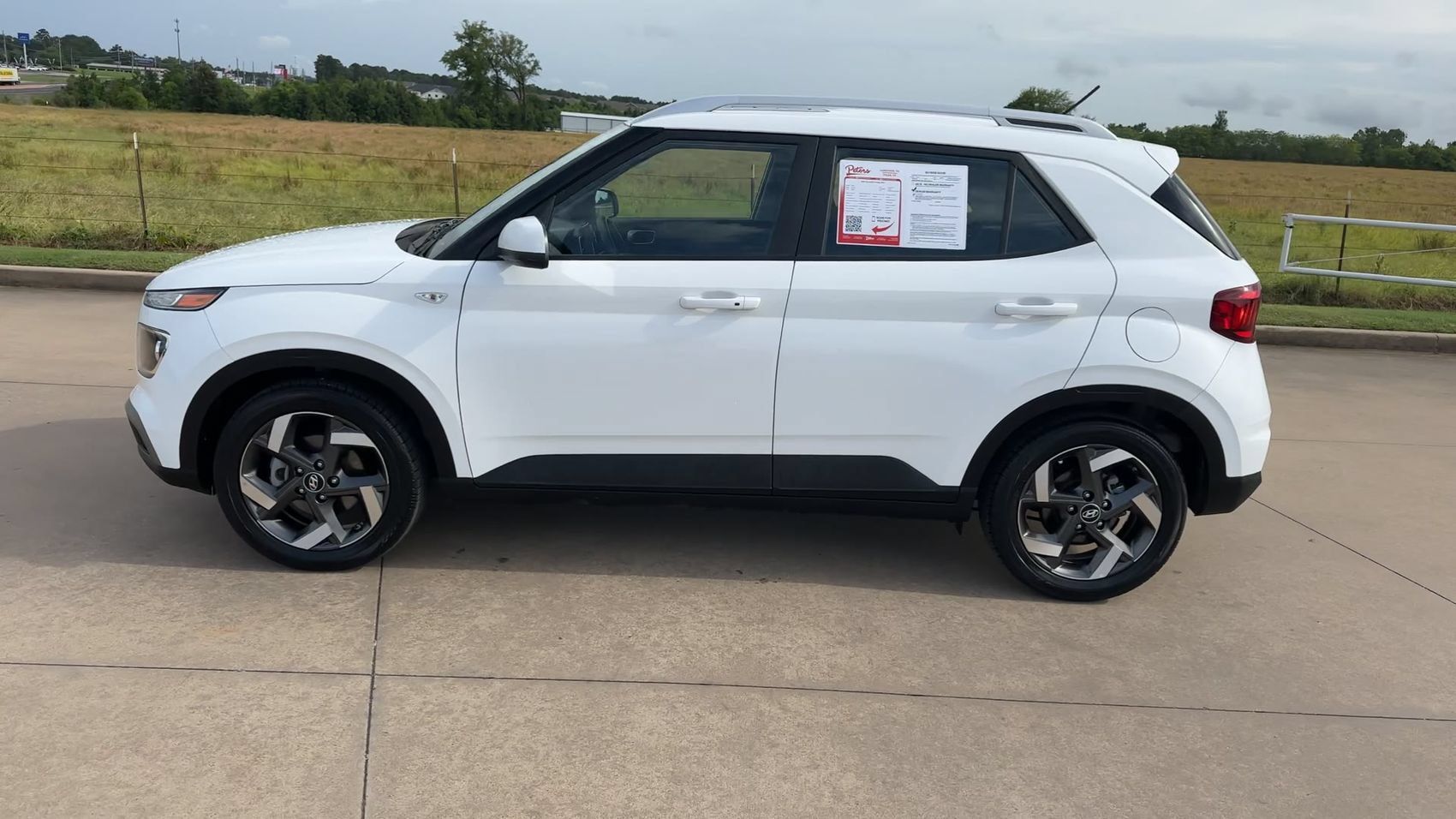 Used 2025 Hyundai Venue SEL FWD image 5