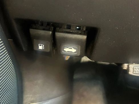 Used 2015 MAZDA MAZDA3 i SV FWD image 9