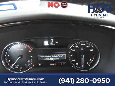 Used 2025 Cadillac XT5 Premium Luxury FWD image 9