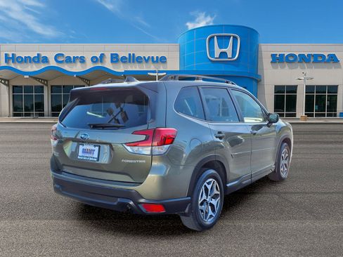 Used 2024 Subaru Forester Premium image 8