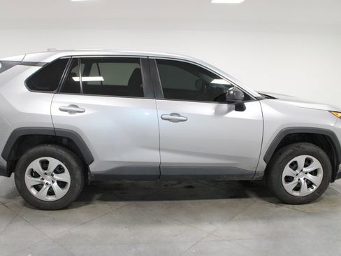 Used 2022 Toyota RAV4 LE FWD image 11