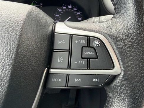 Certified 2024 Toyota Sienna XLE FWD image 22