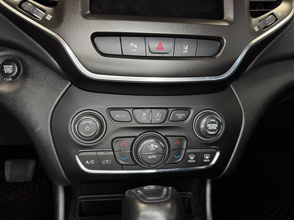 Used 2022 Jeep Cherokee Trailhawk w/ Sun, Sound & Nav Group AWD/4WD image 19