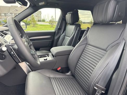 Certified 2025 Land Rover Discovery Dynamic SE AWD/4WD image 13
