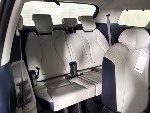 New 2026 Kia Carnival EX FWD image 45